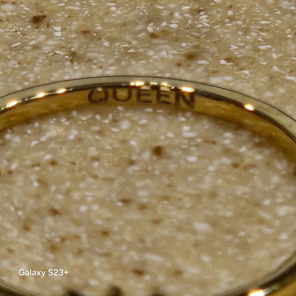 Rare Monica Rich Kosann Bridgerton Queen Tiara Stacking Poesy Diamond 18k Ring — image 5 of 7